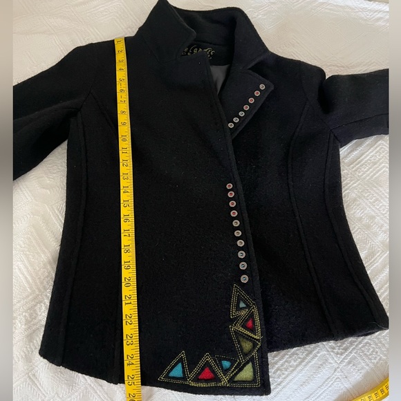 Icelandic Jacket with Embroidery Details - SIZE LARGE - Picture 12 of 15